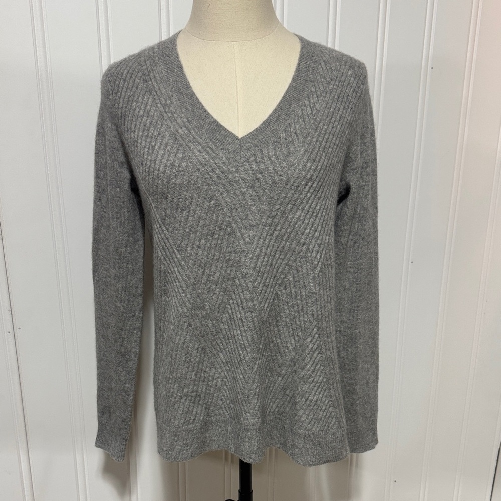 Wythe NY 100% Cashmere V Neck Gray Sweater Size Small S